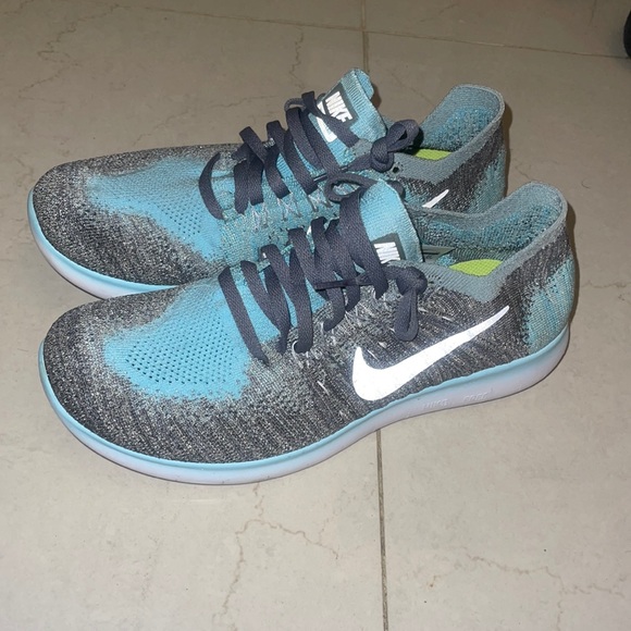 Nike women’s free run youth 7 worn once in great condition!!! - Picture 1 of 5